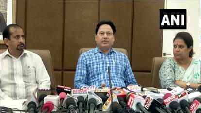 जम्मू-कश्मीर और लद्दाख: स्थायी निवासी नहीं होने पर भी बन सकेंगे मतदाता, निर्वाचन अधिकारी ने दी जानकारी Article 370 abrogation people were not voters in Assembly can now be named on the voter list in J&K and Ladakh