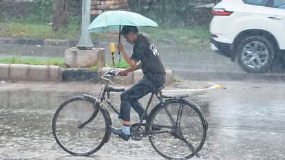 UP Weather Update: बंगाल की खाड़ी से फिर आ रहा बादलों का झुंड, मौसम विभाग का दावा शनिवार से होगी बारिश UP Weather Update, Meteorological Department claims it will rain from Saturday