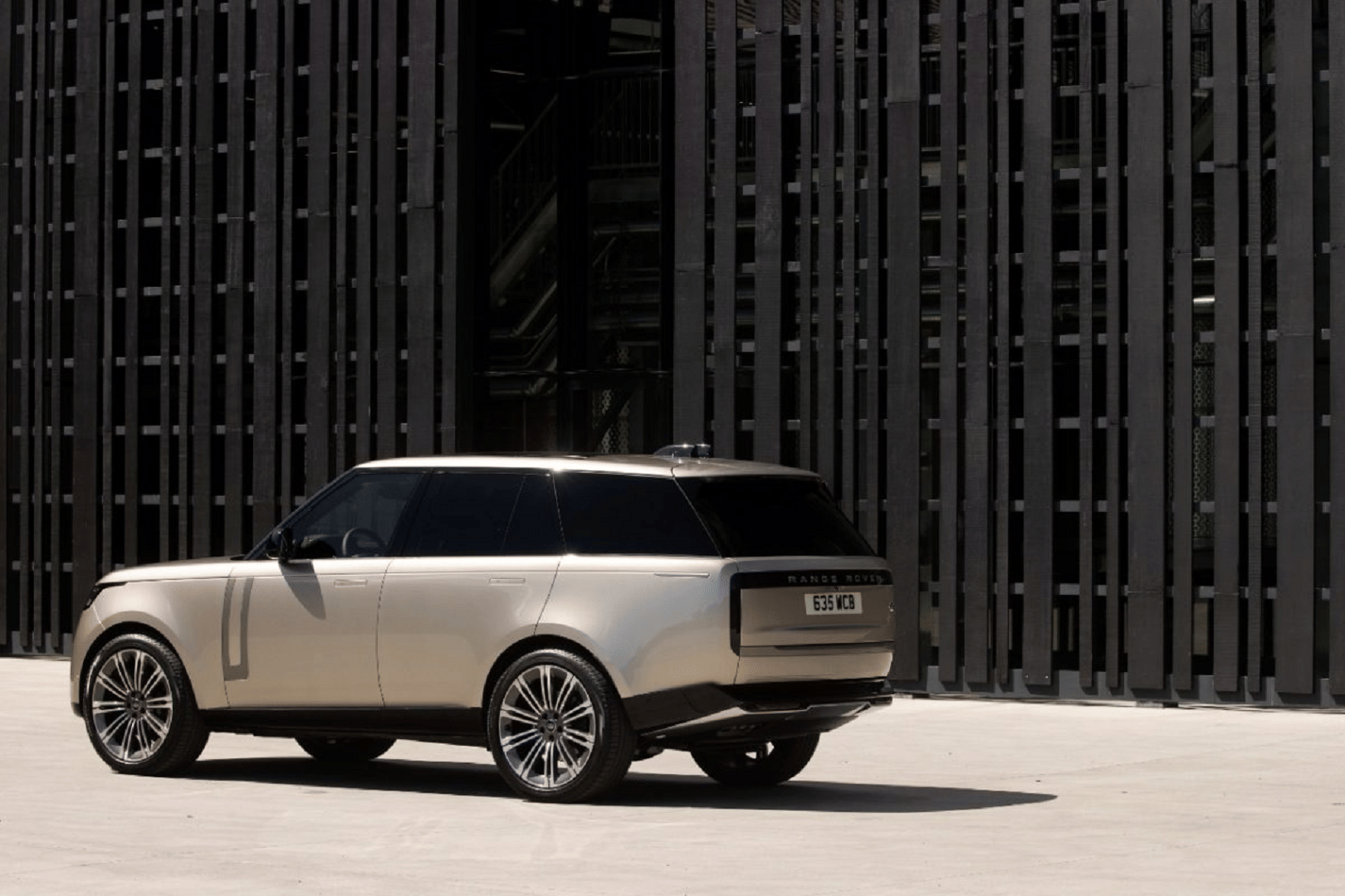 Land Rover Range Rover 2022: रेंज रोवर भारत में जगुआर की 'बड़ी एसयूवी', जानें इसकी खूबियां Jaguar Land Rover Range Rover 2022 SUV Check Price Features Specifications news in Hindi