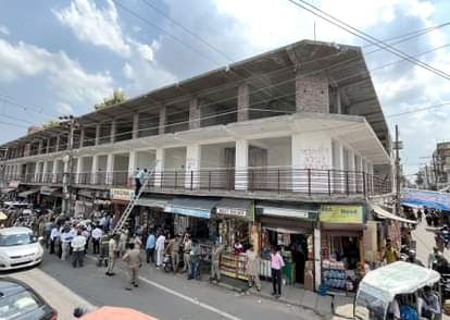 अलीगढ़: एडीए ने दोदपुर में 50 अवैध दुकानों को किया सील, नक्शा पास कराए बिना ही कराया गया निर्माण ADA seals 50 illegal shops in Dodpur
