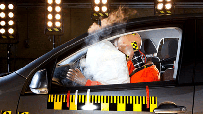 Car Airbags: कार में एयरबैग क्यों, कहां और कैसे खुलते हैं, जानें इसकी साइंस और पूरी डिटेल्स how do airbags inflate in a car crash how fast does an airbag deploy in a car know details