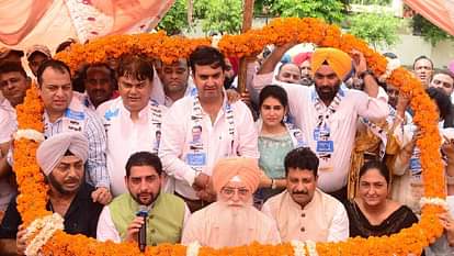पंजाब में AAP ने किया बड़ा खेला: एक विधानसभा सीट में नेताविहीन हुई भाजपा, 158 बूथ अध्यक्षों ने भी पार्टी छोड़ी Many BJP leaders join Aam Aadmi Party in Jalandhar of Punjab