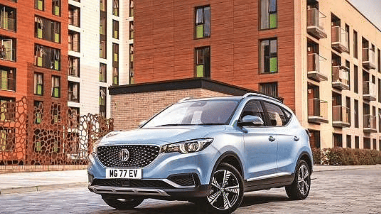 MG ZS EV: एमजी ने शुरू की ZS EV के सस्ते वैरिएंट की बिक्री, जानें कीमत-फीचर्स, Nexon EV को देगी टक्कर MG Motor India launches MG ZS EV Excite Base Variant Know Price Features Range News in Hindi