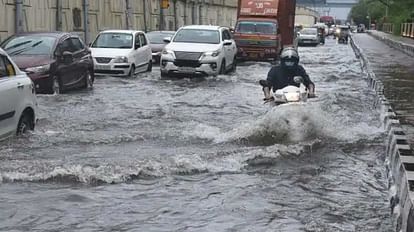 दिल्ली में बारिश से जलभराव की स्थिति।