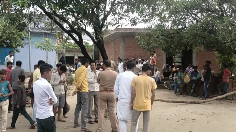 Sitapur News: इंटर के छात्र ने प्रधानाचार्य को गोलियों से भूना, हालत गंभीर, बैग में लेकर आया था असलहा A intermediate student shoots his college princlipal in Sitapur.