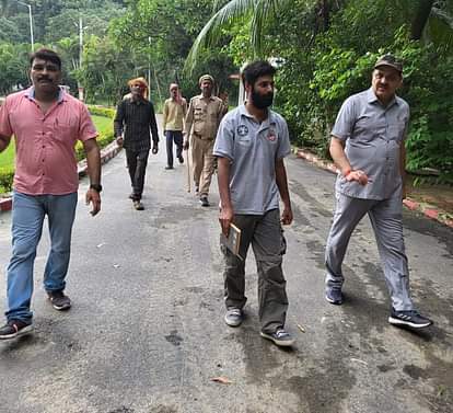 डीएम आवास पर तेंदुए की तलाश DM,lepard,gonda,dm residence