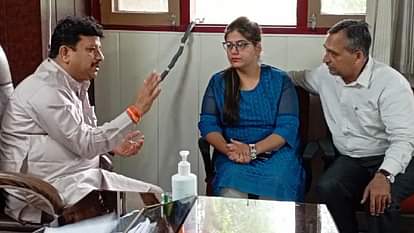 तनाव में पंजाब की अफसरशाही: छह माह में डीसीपी की पिटाई से लेकर डीसी के रोने तक के मामलों से अधिकारी आहत Many Incidents of misbehave with burecracy came in Punjab in six months of AAP Government