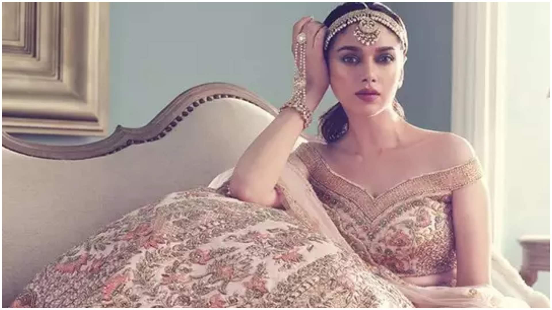 Royal Families: सैफ ही नहीं ये सितारे भी रखते हैं शाही परिवारों से ताल्लुक, कुछ के नाम पर नहीं होगा यकीन Vikram Vedha Actor Saif Ali Khan and other Bollywood Stars Belong to Royal Families Raima Sen Aditi Rao Hydari