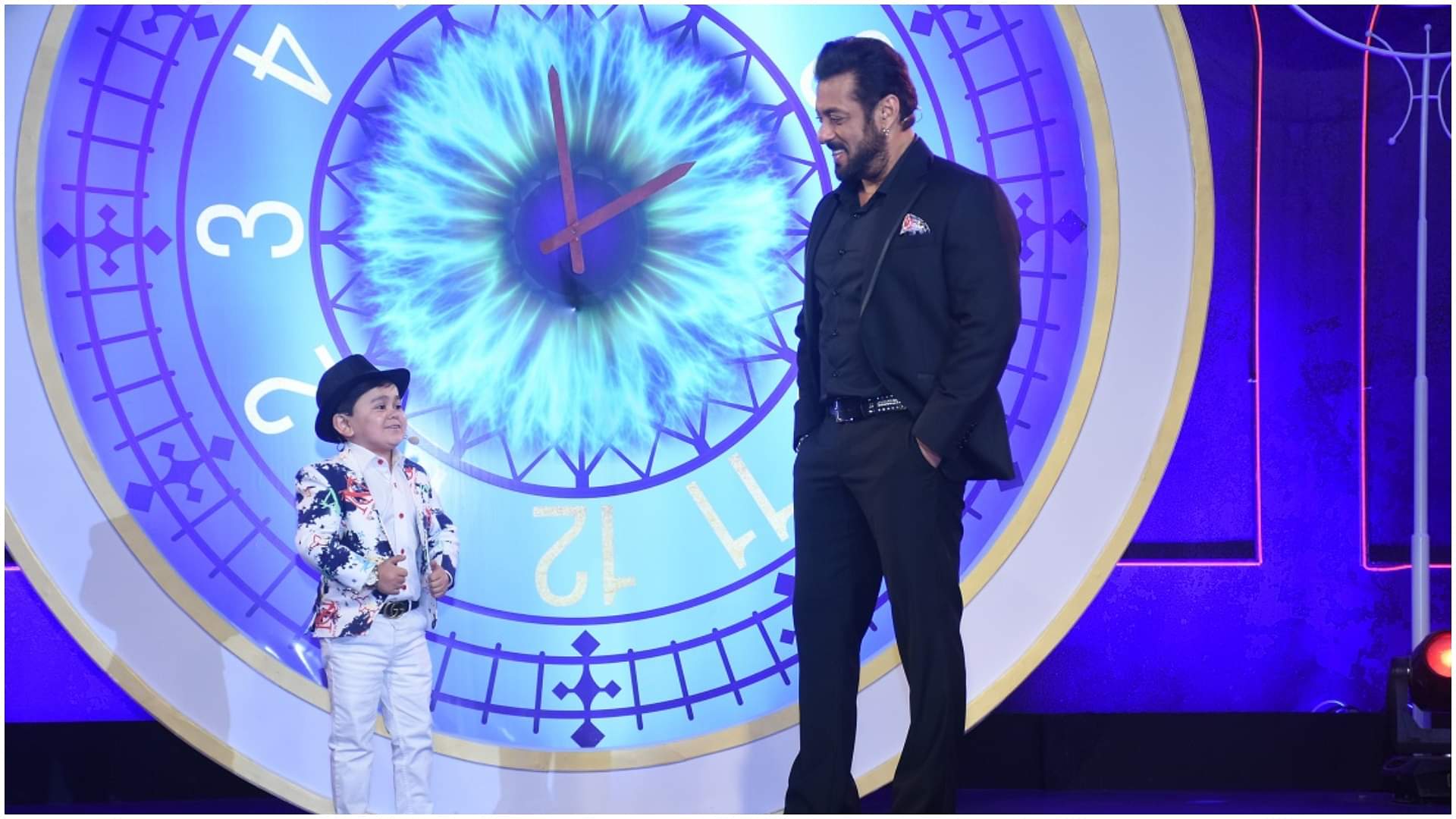 Bigg Boss: सलमान को पति मानने वाली अर्चना को अब्दु का मजाक उड़ाना पड़ा भारी, यूजर्स ने की निष्कासन की मांग bigg boss contestant and congress mla archana gautam badly troll for making abdu height fun