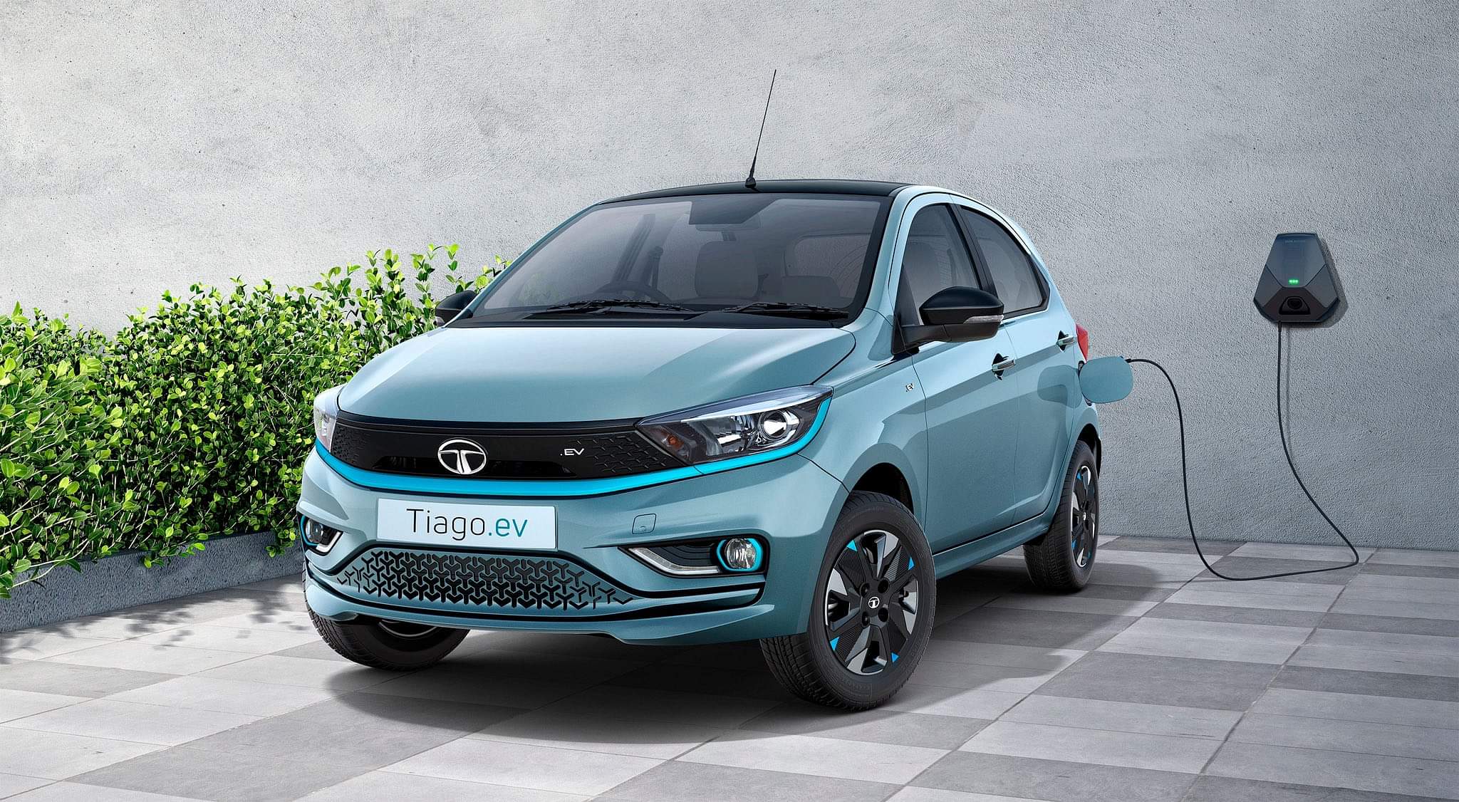 Tata Tiago EV: टाटा मोटर्स ने टियागो को इलेक्ट्रिक अवतार में किया लॉन्च, जानें कीमत, रेंज और फीचर्स Tata Tiago EV launched in India Know Price Range Features Specs News in Hindi