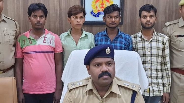 चोर बने चौकीदार: ईंट भट्ठे में छिपाकर रखी थीं चोरी की 22 बाइकें, करते थे रखवाली, चार गिरफ्तार कासगंज के एसपी बीबीटीजीएस मूर्ति