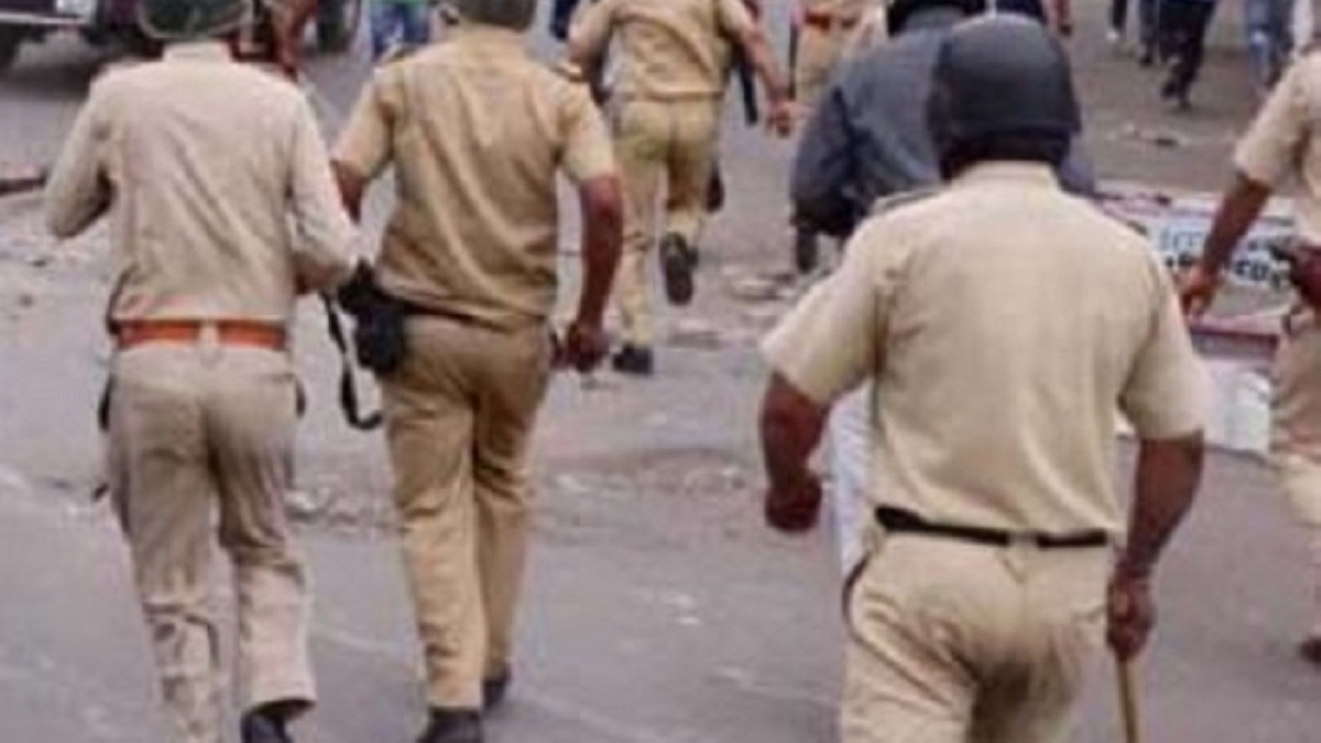 Attack on Gautam budh nagar police during raid in village of Meerut city