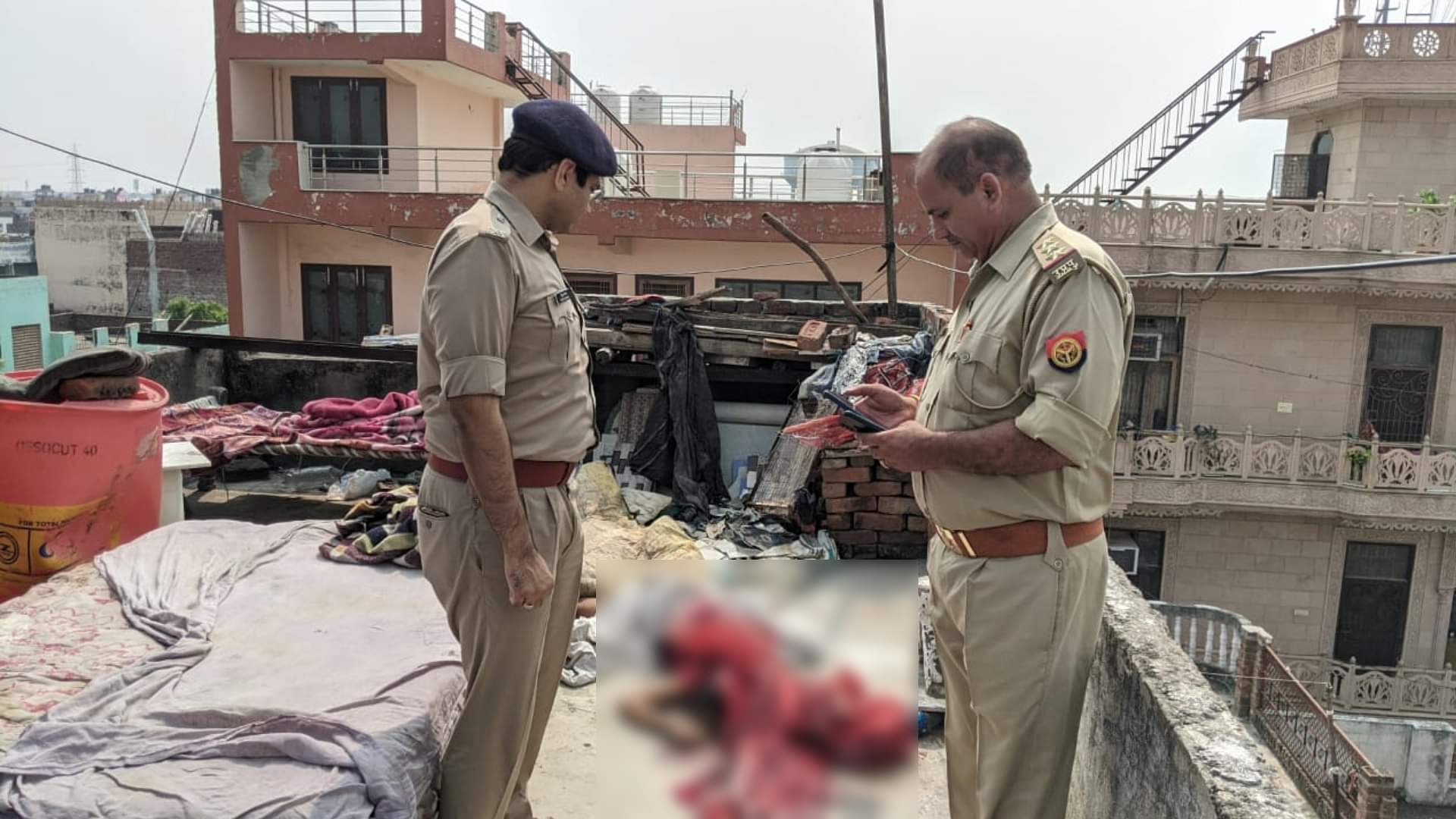 चरित्र पर शक...हैवान बना पति: भौंकता रहा कुत्ता, पत्नी व बेटी को फावड़े से काटता रहा रिक्शा चालक, कांप उठे लोग Mother and Daughter Murder: Wife and daughter murdered by shovel on suspicion in Ghaziabad