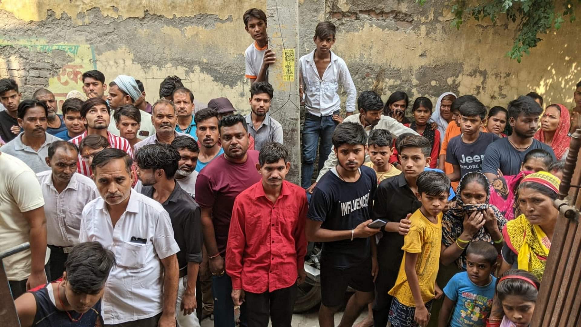 चरित्र पर शक...हैवान बना पति: भौंकता रहा कुत्ता, पत्नी व बेटी को फावड़े से काटता रहा रिक्शा चालक, कांप उठे लोग Mother and Daughter Murder: Wife and daughter murdered by shovel on suspicion in Ghaziabad