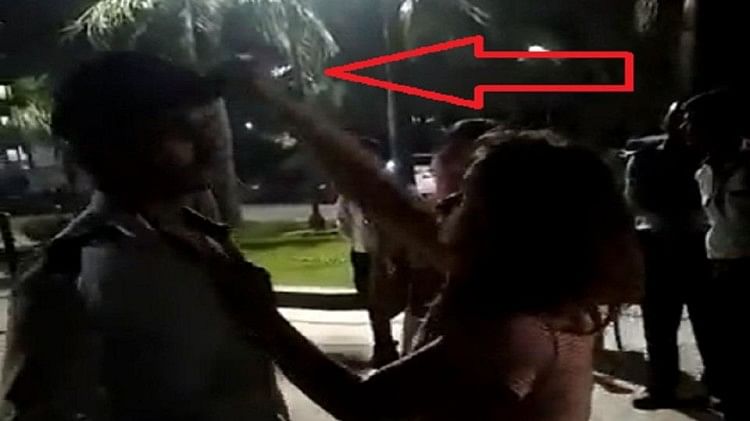 Noida: सोसायटी में सेफ नहीं गार्ड, नशे में धुत लड़कियों ने खूब की बेइज्जती, पकड़ा गिरेबान; टोपी उछालकर फेंकी गार्ड की टोपी हवा में उछाली