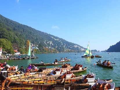 Nainital: नैनीझील में बोटिंग करना हुआ महंगा, दो गुना बढ़ा किराया, अब देने होंगे इतने रुपये Nainital: Boating in Naini Lake has become expensive after fare doubled