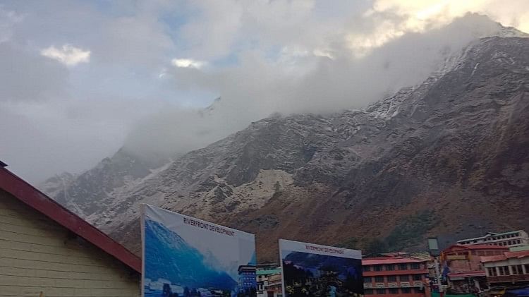 बदरीनाथ यात्रा पर संकट: भू-धंसाव की चपेट में हाईवे, कई हिस्सों में धंस रहा धाम की तरफ जाने वाला एकमात्र रास्ता बदरीनाथ