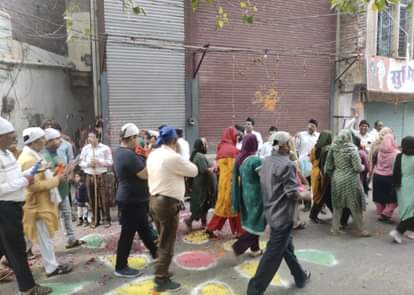गुरुनानक देव के प्रकाशोत्सव पर निकाली प्रभातफेरी The procession took out on the festival of lights of Guru Nanak Dev