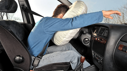 Car Airbags: कार में एयरबैग क्यों, कहां और कैसे खुलते हैं, जानें इसकी साइंस और पूरी डिटेल्स how do airbags inflate in a car crash how fast does an airbag deploy in a car know details