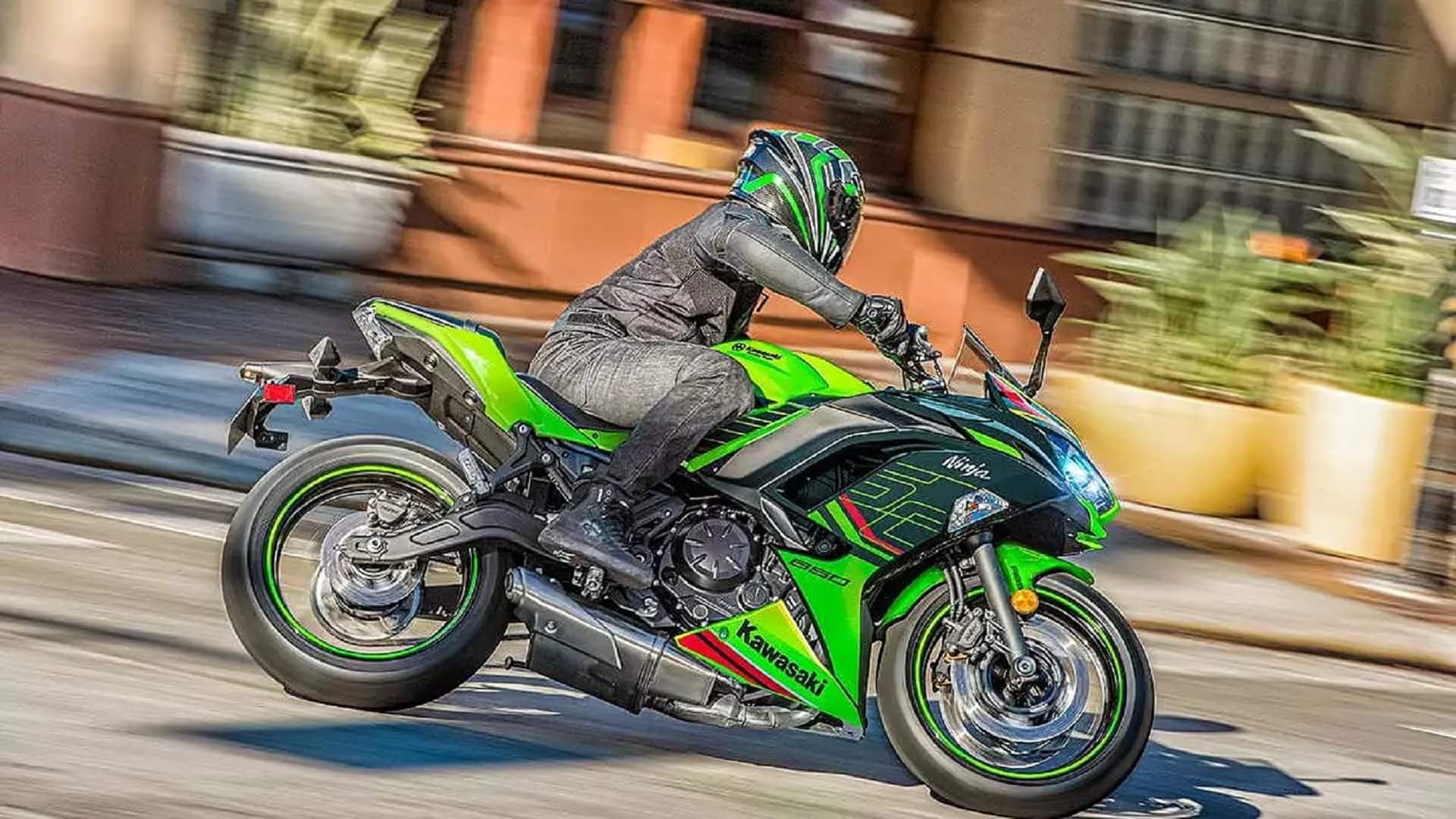 Kawasaki Ninja 650: कावासाकी ने लॉन्च की नई निंजा 650 स्पोर्ट्स टूरर मोटरसाइकिल, जानें कीमत और फीचर्स Kawasaki Ninja 650 sports tourer motorcycle launched In India Know Price Features Specs News in Hindi