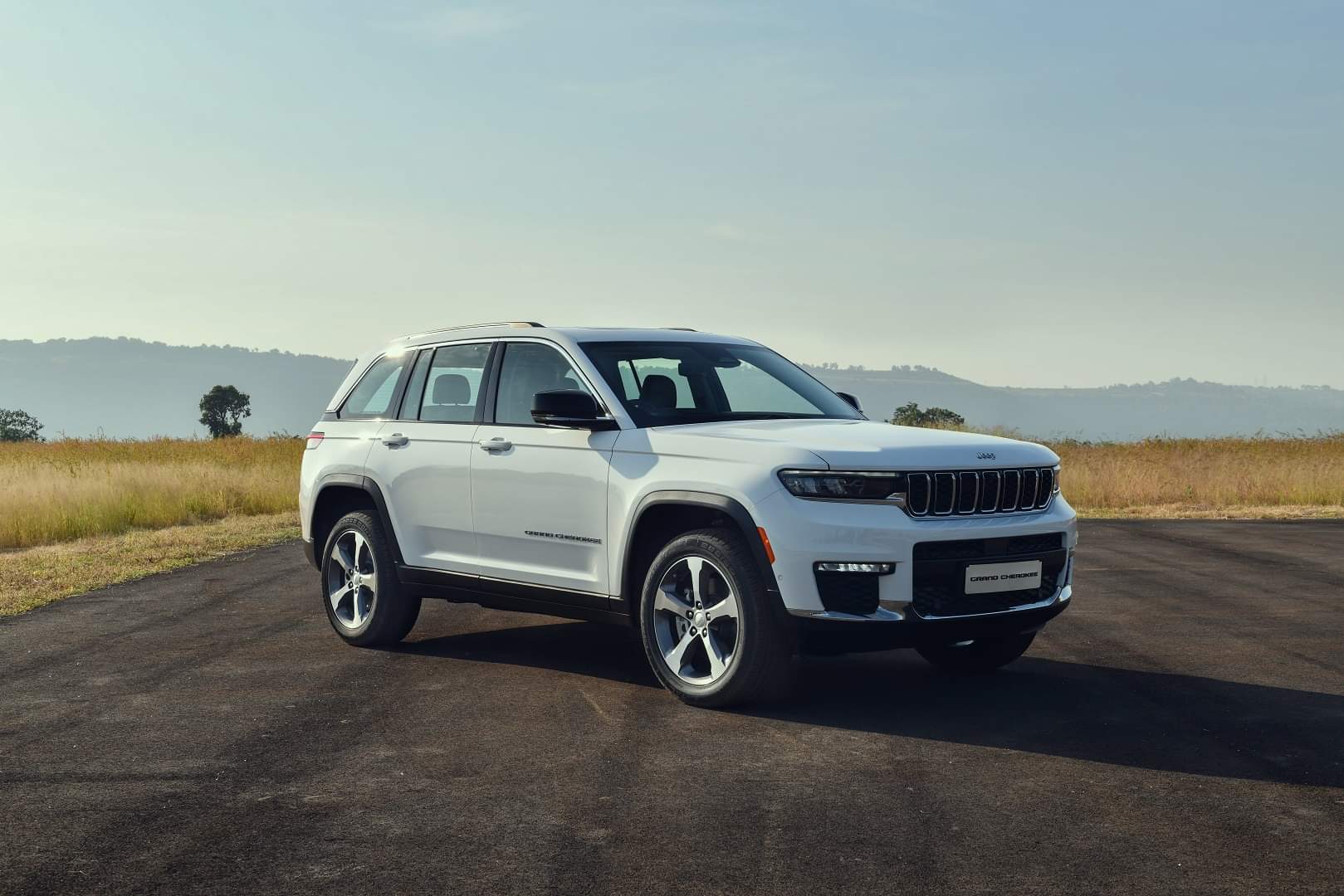 Jeep Grand Cherokee SUV: भारत में लॉन्च हुई नई दमदार 2022 जीप ग्रैंड चेरोकी एसयूवी, जानें कीमत और फीचर्स Jeep India launches 2022 Jeep Grand Cherokee SUV in India Know Price Features Specs News in Hindi