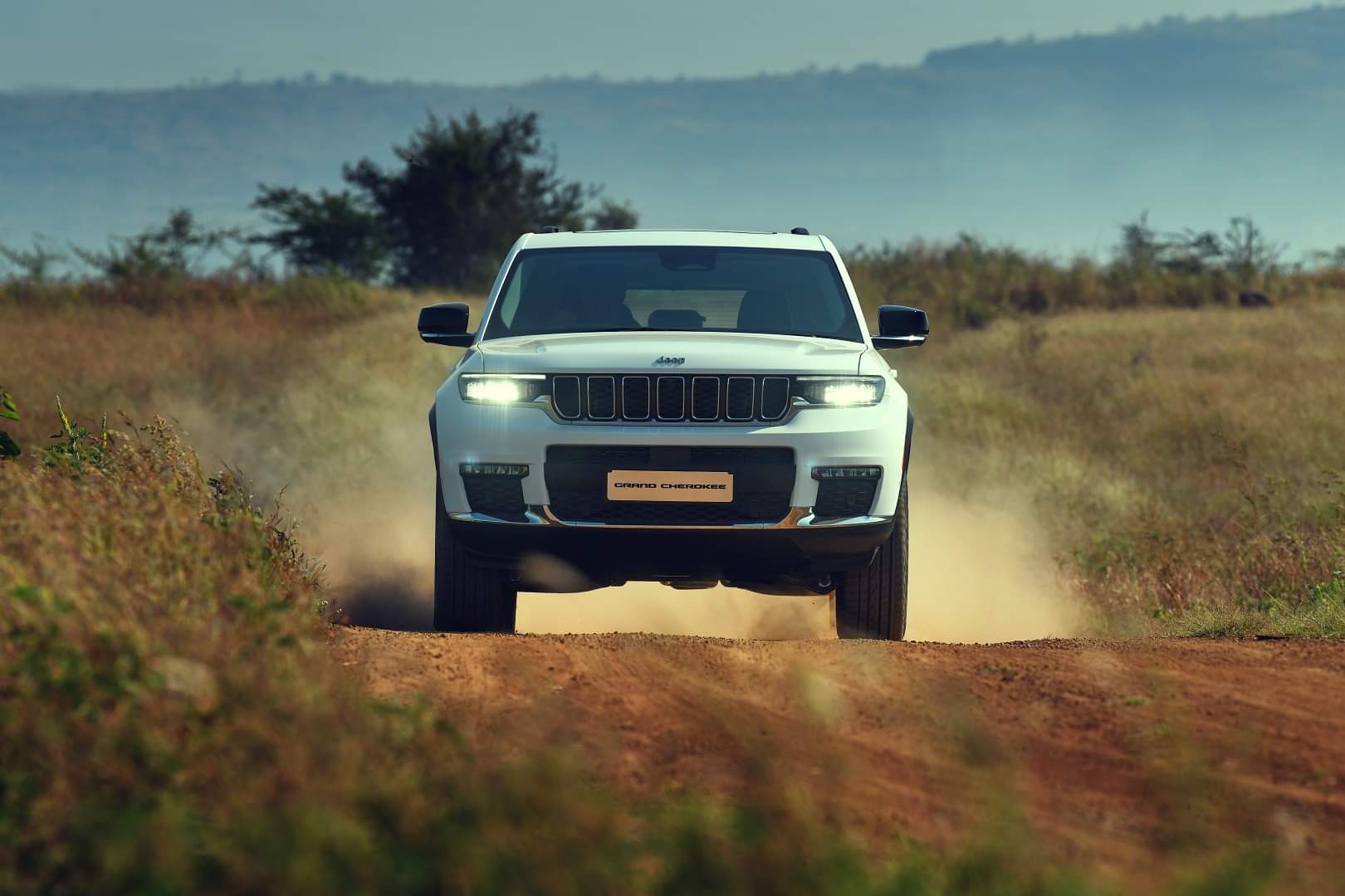 Jeep Grand Cherokee SUV: भारत में लॉन्च हुई नई दमदार 2022 जीप ग्रैंड चेरोकी एसयूवी, जानें कीमत और फीचर्स Jeep India launches 2022 Jeep Grand Cherokee SUV in India Know Price Features Specs News in Hindi