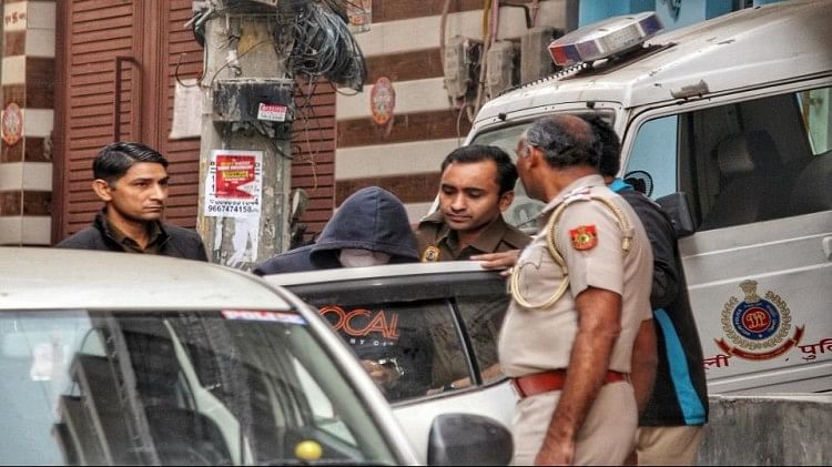 Shraddha Murder Case: पॉलीग्राफी टेस्ट से पहले आफताब को चढ़ा बुखार, पुलिस बोली- वो मेडिकली फिट नहीं Shraddha Murder Case Aftab got fever before polygraphy test