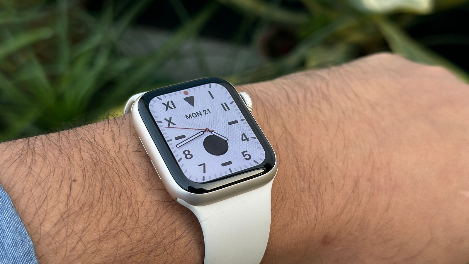 Apple Watch Owners Complain Of Screen Tint Issue After Watchos