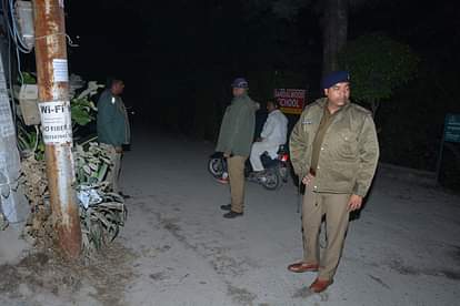 Roorkee: गणेशपुर में हथियारबंद बदमाशों ने तमंचे के बल पर की लाखों की लूट, कोतवाली में हंगामा Roorkee Crime News Armed miscreants looted at gunpoint in Ganeshpur
