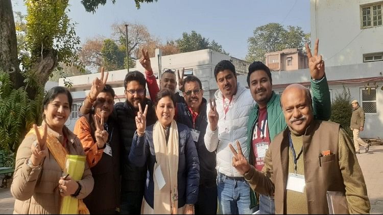 MCD Election Result: 'आप' ने 132 तो भाजपा ने 102 सीटों पर दर्ज की जीत, जानिए कौन कहां से जीता ग्रेटर कैलाश बीजेपी की प्रत्याशी शिखा राय जीत के बाद जश्न मनाते हुए