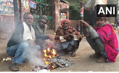 UP Weather: ठंड के साथ कोहरे ने भी दी दस्तक, दिन का तापमान तीन डिग्री लुढ़का, 10 मीटर ही रही विजिबिलिटी UP Weather Updates, Fog also knocked with cold, day temperature dropped by three degrees