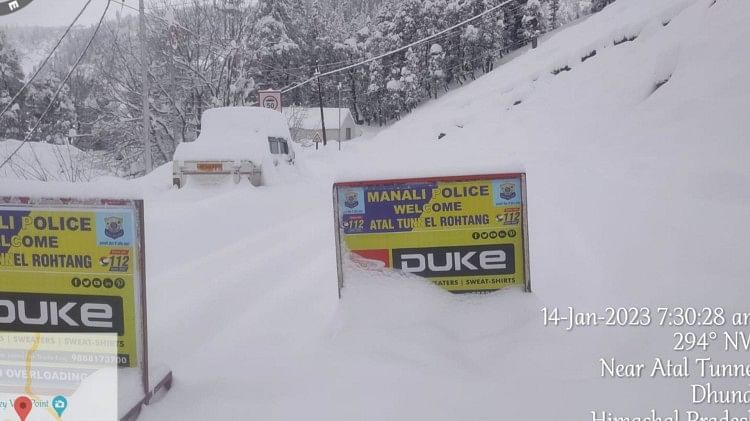 बर्फबारी से दुश्वारियां: हिमाचल में 245 सड़कें अवरुद्ध, 623 बिजली ट्रांसफार्मर ठप, कई क्षेत्रों में ब्लैकआउट snowfall in himachal prdaesh 245 road blocked 623 power transformer disrupted