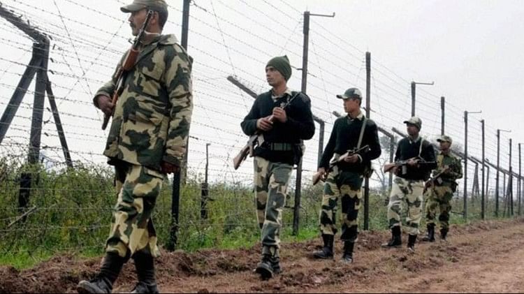 BSF: 'ऑपरेशन अलर्ट' के जरिए सीमा पर दुश्मनों के मंसूबे नाकाम करेगी बीएसएफ, भारत-पाक सीमा पर उठाए जा रहे यह कदम बीएसएफ चला रही अभियान