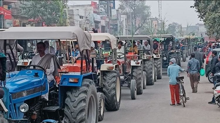 Farmers Took Out Tractor March To Increase Price Of Sugarcane In