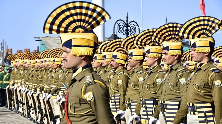 Republic Day: शिमला में राज्यपाल ने फहराया तिरंगा, जिलों में भी हुए कार्यक्रम, देखें गणतंत्र दिवस के रंग रिज पर गणतंत्र दिवस समारोह।