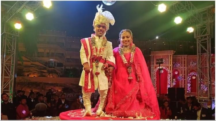 Unique Wedding: तीन फीट के दूल्हा-दुल्हन ने लिए सात फेरे, देखें 'मिनी कपल' की शादी की तस्वीरें ऋषभ और साक्षी ने 26 जनवरी को जोधपुर में की शादी।
