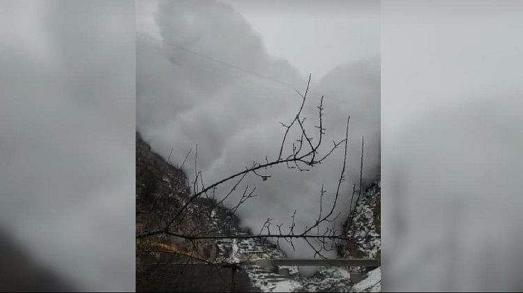 Glacier Break In Chamoli: अनहोनी की आशंका से सहम गए लोग, आंखों के सामने तैर गया ऋषिगंगा आपदा का मंजर Glacier Break In Chamoli: People in Fear and Remembered Horrible Rishiganga Disaster Moment