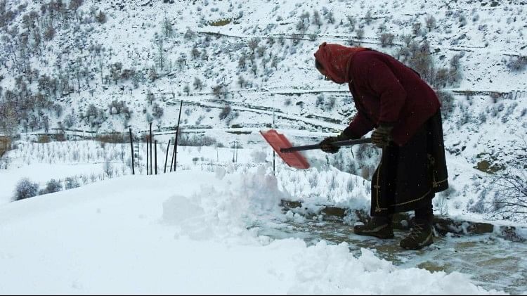 Himachal Weather: लाहौल और किन्नौर में भारी बर्फबारी, दो हिमखंड गिरे, चिनाब नदी का रुका बहाव himachal weather update heavy snowfall in kinnaur and lahaul spiti two avalanche in kinnaur lahaul