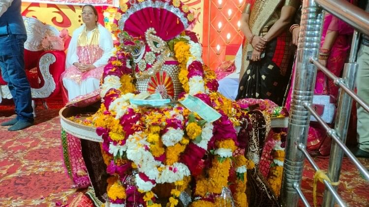 अनोखा विवाह: मध्यप्रदेश के दतिया में MBA पास युवती ने भगवान शिव से की शादी, नाच गानों के साथ लिए सात फेरे शंकर जी के साथ विवाह