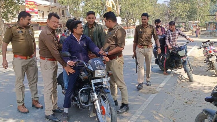 Meerut: दो घंटे चला ट्रैफिक पुलिस का अभियान, गाड़ियों से उतरवाई काली फिल्म, जाट-गुर्जर-पंडित पर कसा शिकंजा मेरठ पुलिस