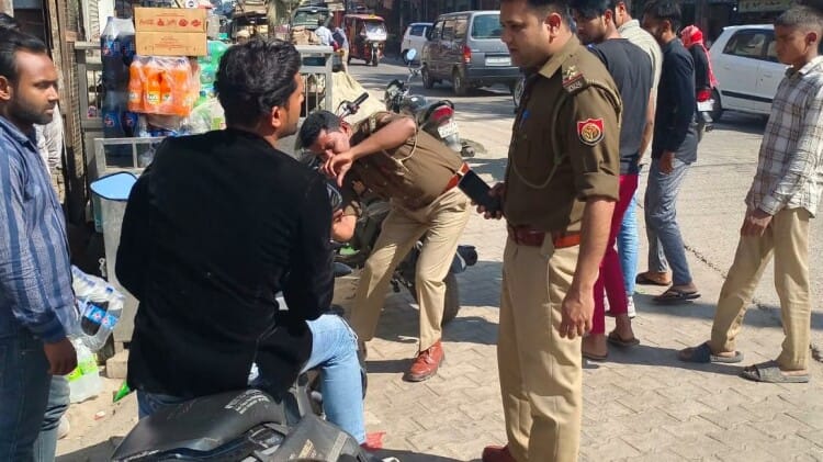 Meerut: दो घंटे चला ट्रैफिक पुलिस का अभियान, गाड़ियों से उतरवाई काली फिल्म, जाट-गुर्जर-पंडित पर कसा शिकंजा मेरठ पुलिस