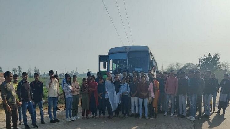 Haryana Roadways: विद्यार्थियों का प्रशासन के खिलाफ फूटा गुस्सा, हिसार के गांव घिराय में प्रदर्शन कर रोकी बस