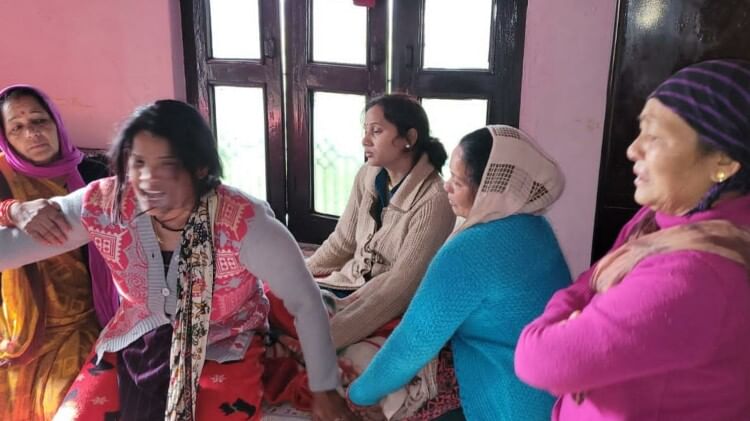 Rudrapur: शराब के नशे में बेटे ने धारदार हथियार से वार कर पिता को उतारा मौत के घाट, हादसा देख कांपे परिजन मृतक के परिजन