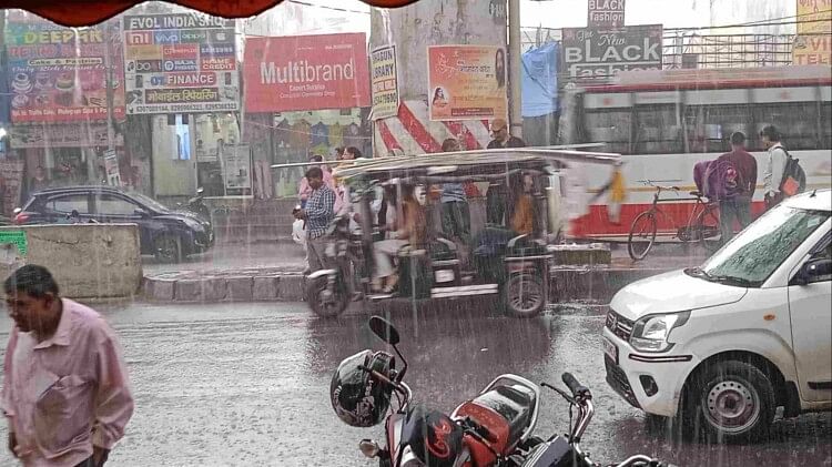 आफत की बारिश: आंधी से हाईटेंशन बिजली का तार टूटकर गिरा, पानी में करंट आने से दो लोगों की मौत