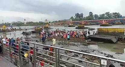 Haridwar: यूपी सिंचाई विभाग ने हरकी पैड़ी पर अचानक रोका जल, गंगा सभा को भी नहीं दी सूचना Haridwar News: UP Irrigation Department suddenly stopped water at Har Ki Pauri