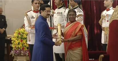 Padma Award 2023: राष्ट्रपति मुर्मू ने पद्म पुरस्कार पाने वाली हस्तियों को किया सम्मानित, देखें तस्वीरें President Droupadi Murmu presenting Padma Award 2023 news and updates
