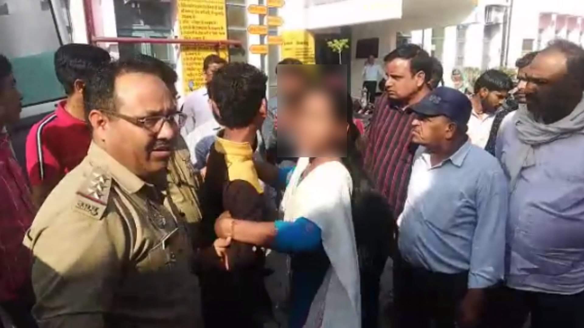 मेरठ में प्रेमी का मर्डर: धारदार हथियारों से किए वार, हत्या से मचा कोहराम, 14 महीने पहले की थी कोर्ट मैरिज Lover murdered in Hastinapur of Meerut, lover couple had court marriage brfore 14 months