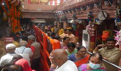 Chaitra Navratri: विंध्याचल धाम में जुटा आस्था का सैलाब, तस्वीरों में देखिए श्रद्धालुओं ने कैसे किया दर्शन Chaitra Navratri 2023 Inundation of faith gathered in Vindhyachal Dham see in pictures