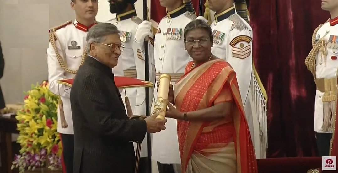 Padma Award 2023: राष्ट्रपति मुर्मू ने पद्म पुरस्कार पाने वाली हस्तियों को किया सम्मानित, देखें तस्वीरें President Droupadi Murmu presenting Padma Award 2023 news and updates
