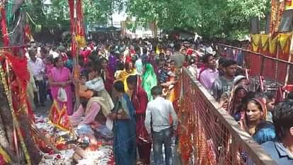 Pilibhit: चैत्र नवरात्रि के अंतिम दिन माता यशवंतरी मंदिर में उमड़ी भीड़, शाम तक लगी रहीं भक्तों की कतारें Crowd gathered in Mata Yashwantari temple on the last day of Chaitra Navratri, queues of devotees continued ti